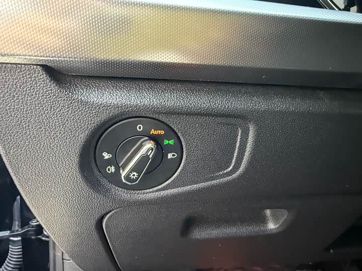 Фото 10 - Volkswagen Passat