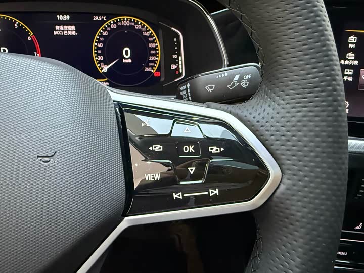 Фото 13 - Volkswagen Passat