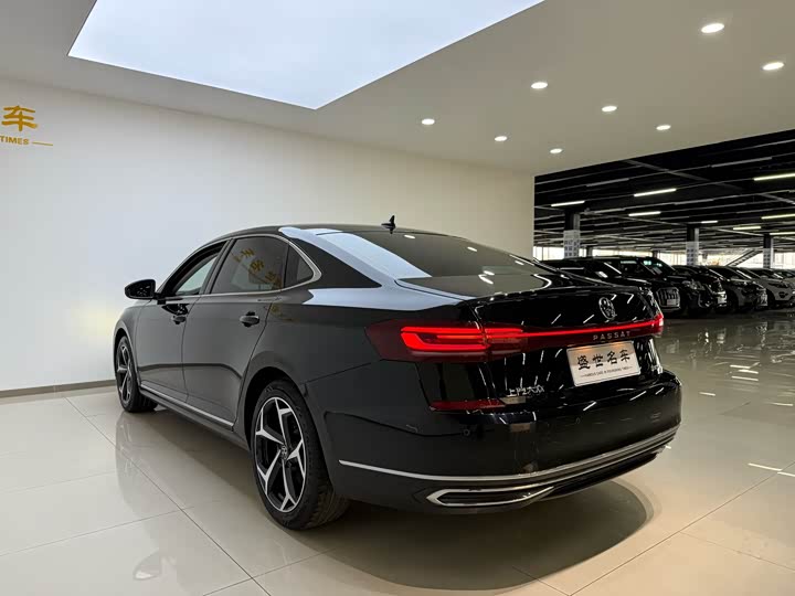 Фото 18 - Volkswagen Passat