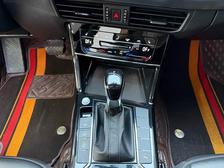 Фото 8 - Volkswagen Passat