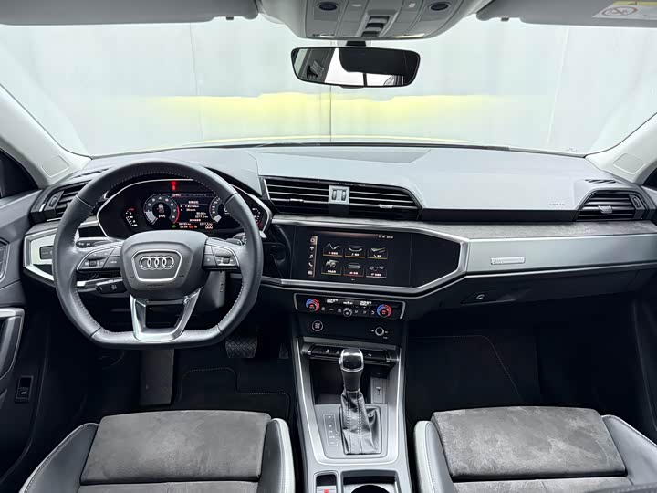 Фото 6 - Audi Q3