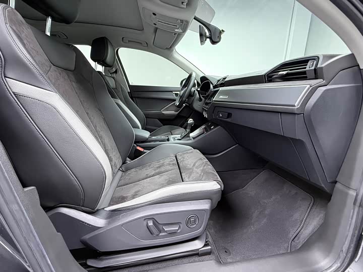 Фото 8 - Audi Q3