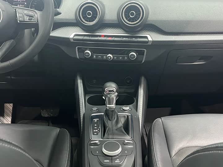 Фото 10 - Audi Q2L