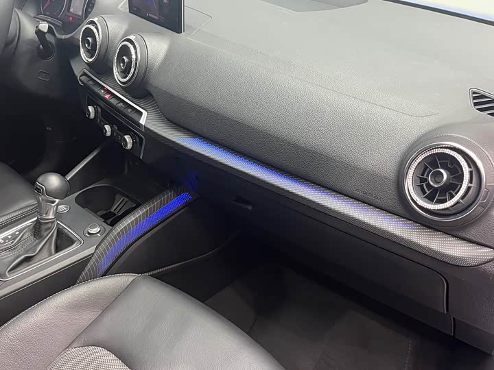 Фото 14 - Audi Q2L