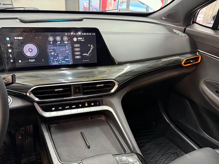 Фото 12 - Changan UNI-T