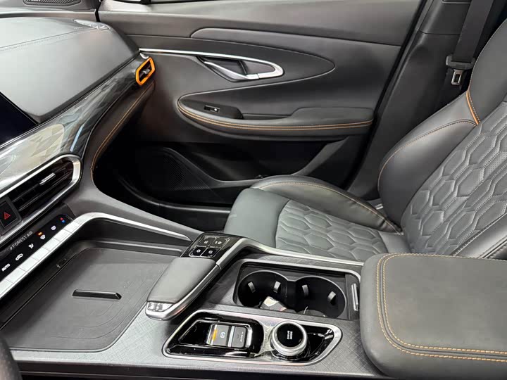 Фото 13 - Changan UNI-T