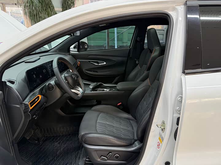 Фото 16 - Changan UNI-T