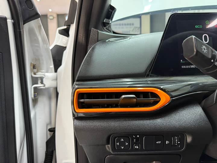 Фото 9 - Changan UNI-T