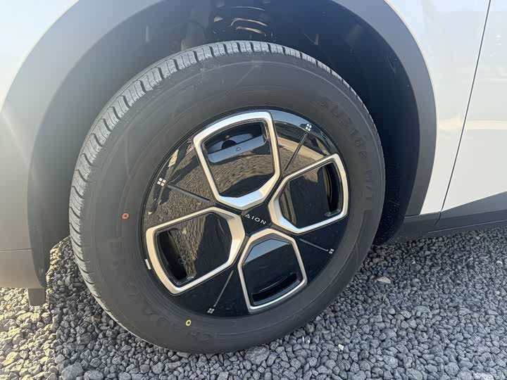 Фото 4 - GAC Aion UT