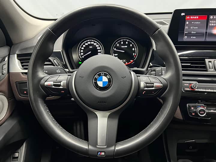 Фото 12 - BMW X1