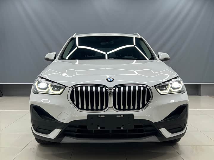 Фото 2 - BMW X1