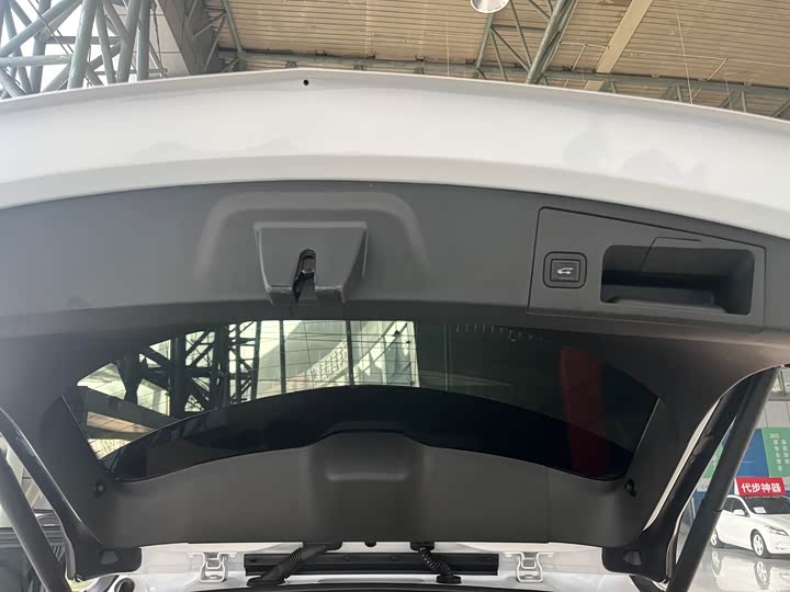 Фото 18 - Cadillac XT4