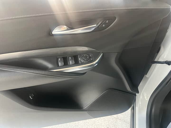 Фото 20 - Cadillac XT4