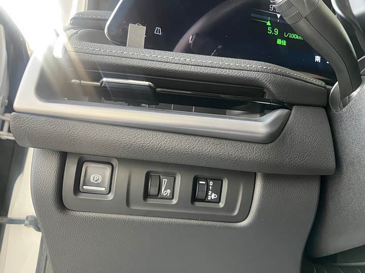 Фото 25 - Cadillac XT4