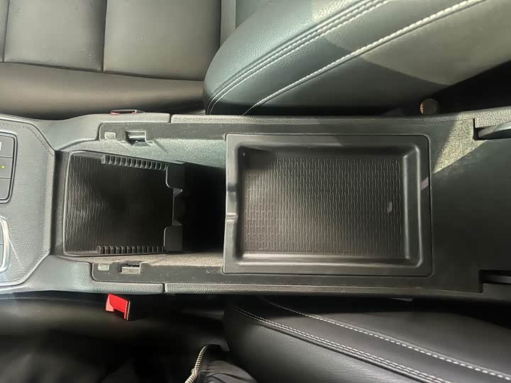 Фото 26 - Cadillac XT4