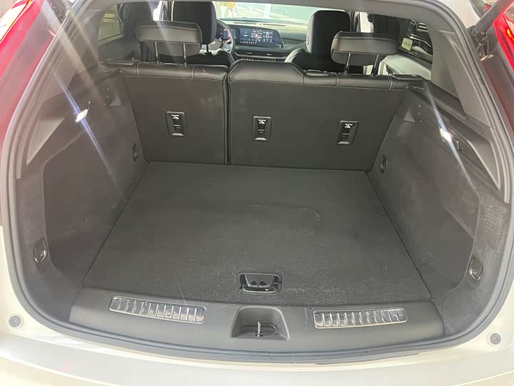 Фото 31 - Cadillac XT4