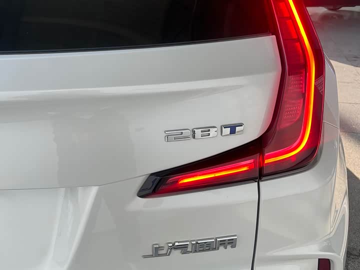 Фото 32 - Cadillac XT4