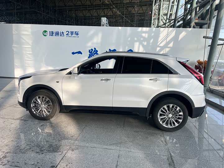 Фото 6 - Cadillac XT4