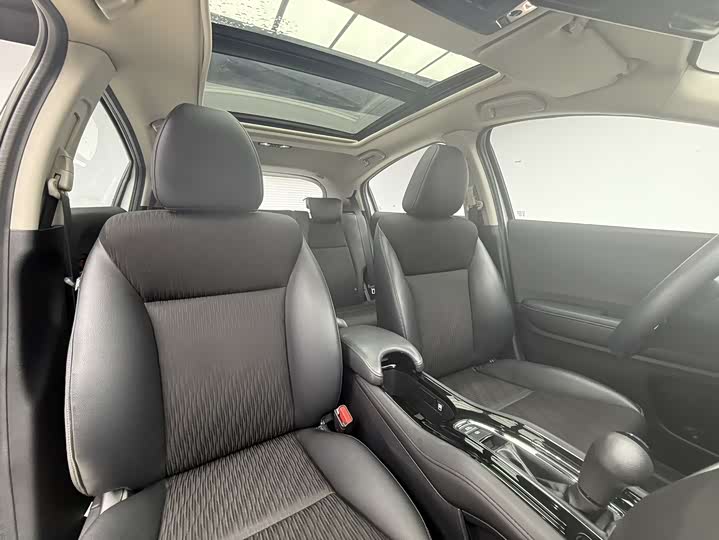 Фото 15 - Honda Vezel