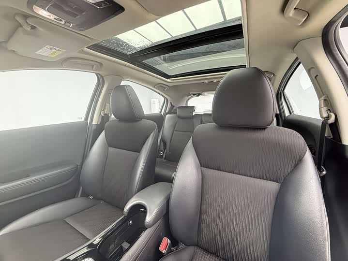 Фото 16 - Honda Vezel