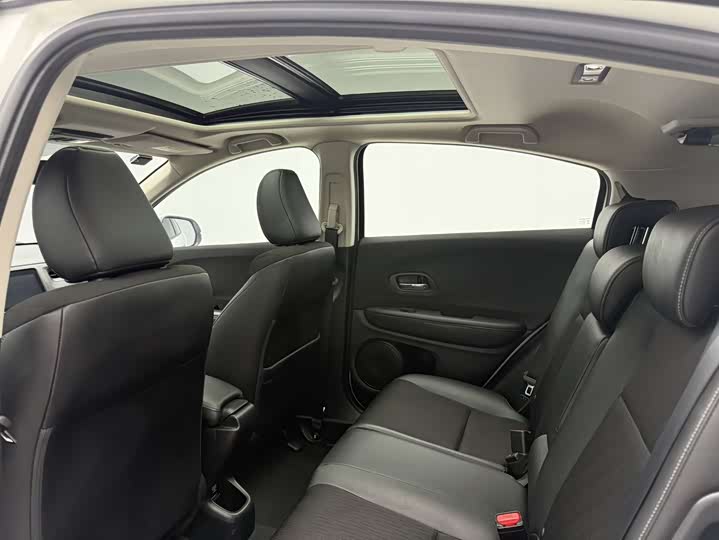 Фото 8 - Honda Vezel