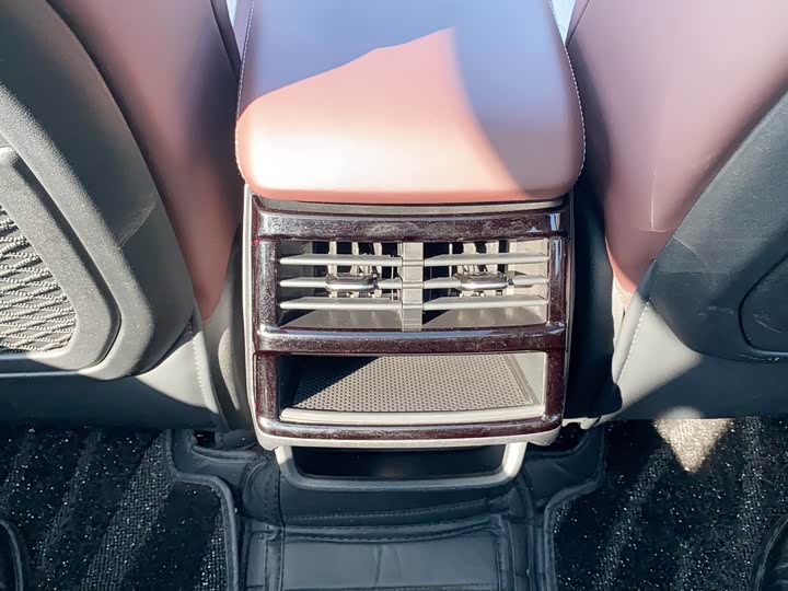 Фото 17 - Geely Monjaro