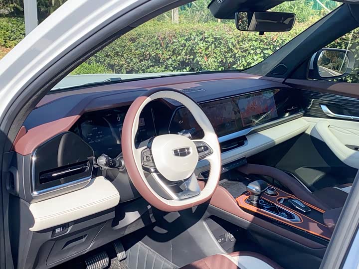 Фото 9 - Geely Monjaro