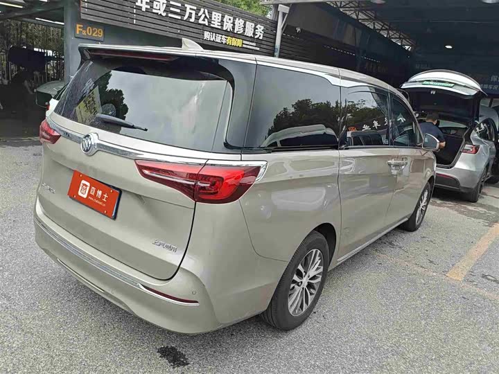 Фото 2 - Buick GL8 ES