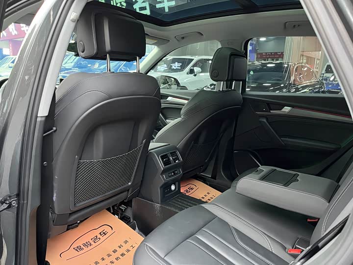 Фото 10 - Audi Q5L