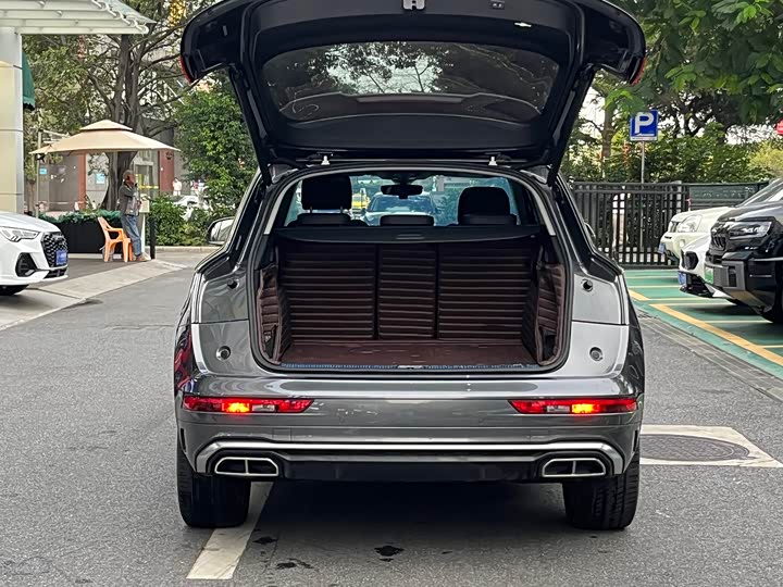 Фото 14 - Audi Q5L