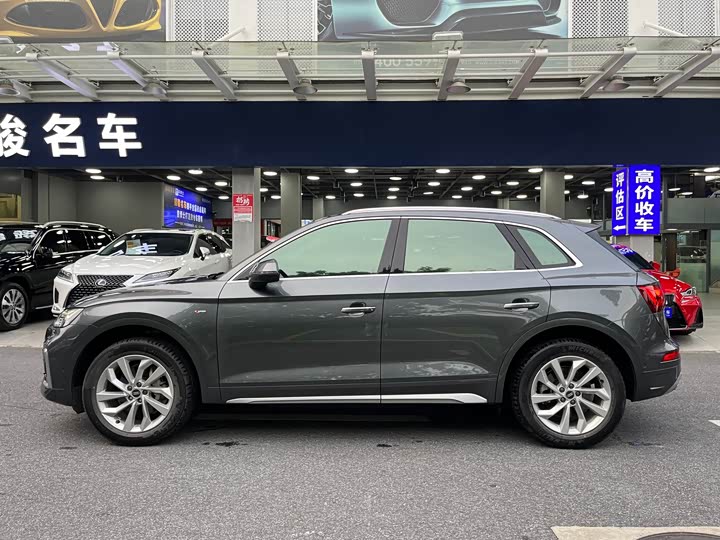 Фото 6 - Audi Q5L