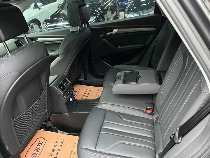 Фото 9 - Audi Q5L