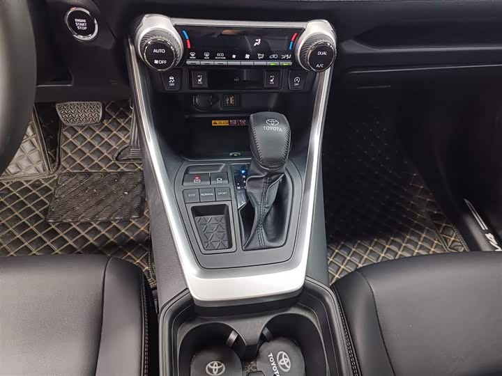 Photo 14 - Toyota RAV4