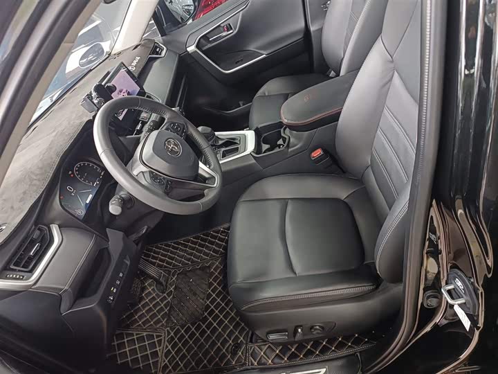 Photo 15 - Toyota RAV4