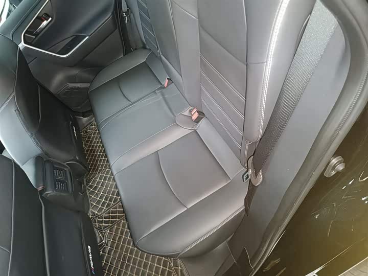 Photo 17 - Toyota RAV4