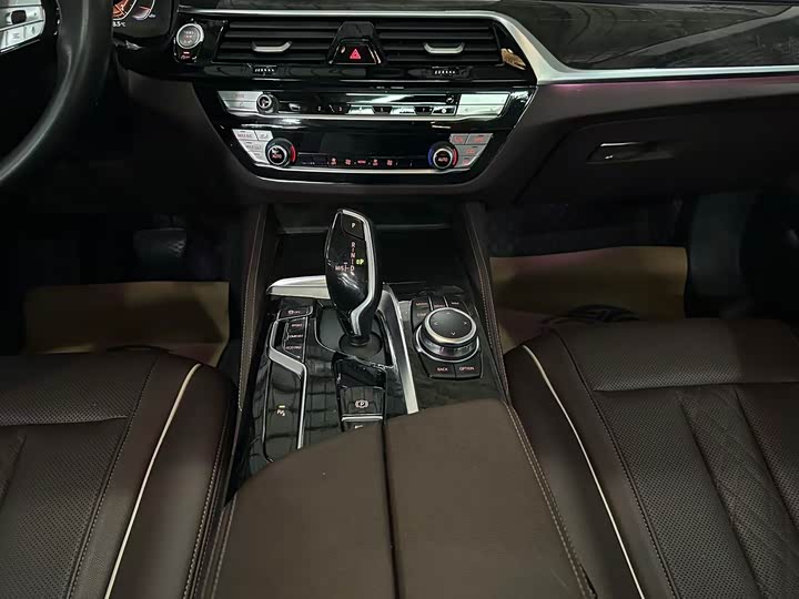 Фото 12 - BMW 5 Series