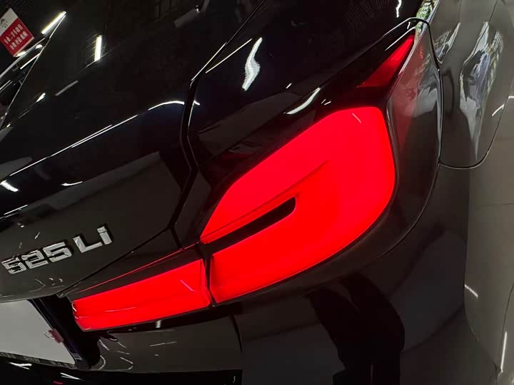 Фото 13 - BMW 5 Series