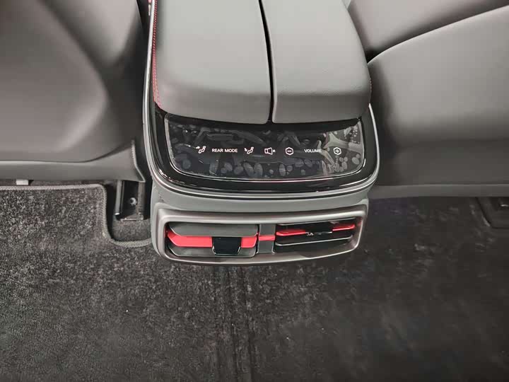 Фото 12 - BAIC Arcfox Alpha S