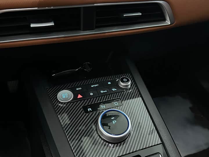 Фото 12 - BYD E2