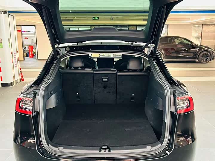 Фото 13 - Tesla Model Y