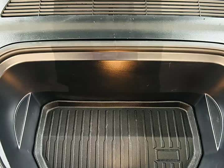 Фото 14 - Tesla Model Y