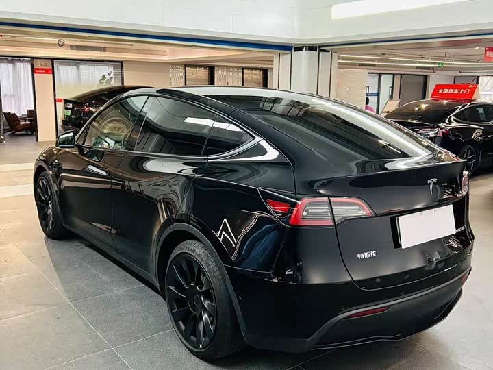 Фото 15 - Tesla Model Y