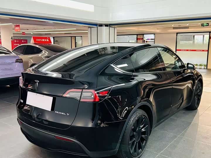 Фото 17 - Tesla Model Y