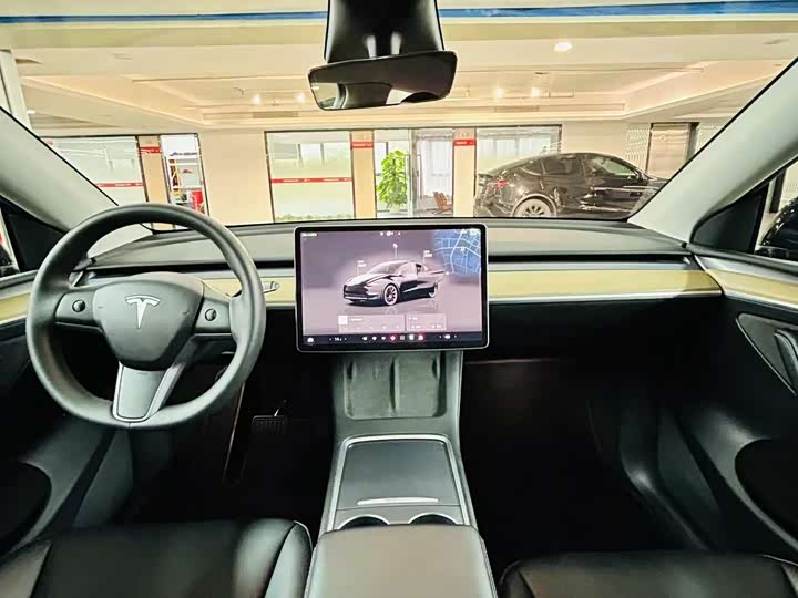 Фото 8 - Tesla Model Y