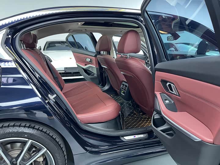 Фото 17 - BMW 3 Series