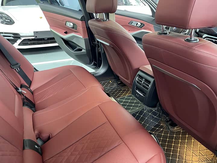 Фото 18 - BMW 3 Series