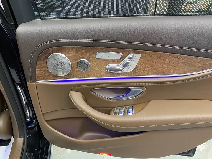 Фото 11 - Mercedes-Benz E-Class