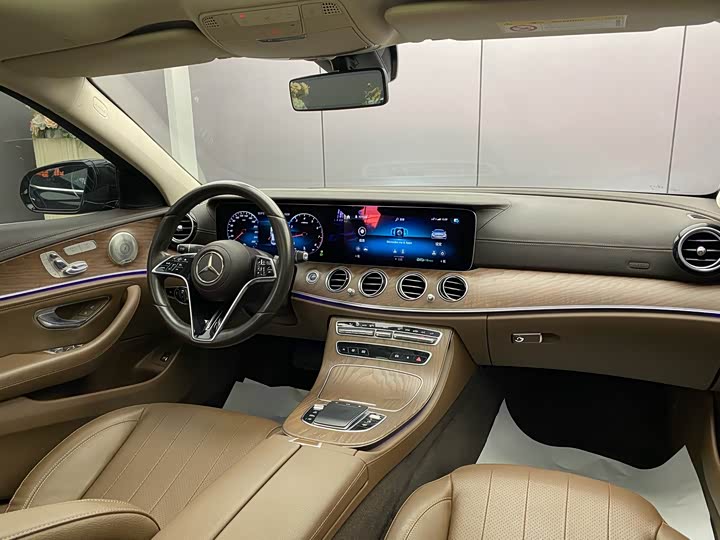 Фото 12 - Mercedes-Benz E-Class