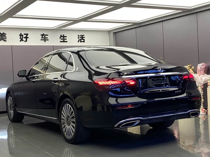 Фото 14 - Mercedes-Benz E-Class