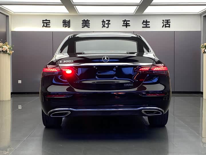 Фото 15 - Mercedes-Benz E-Class